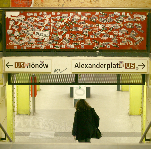 mann beachte die aufkleber!